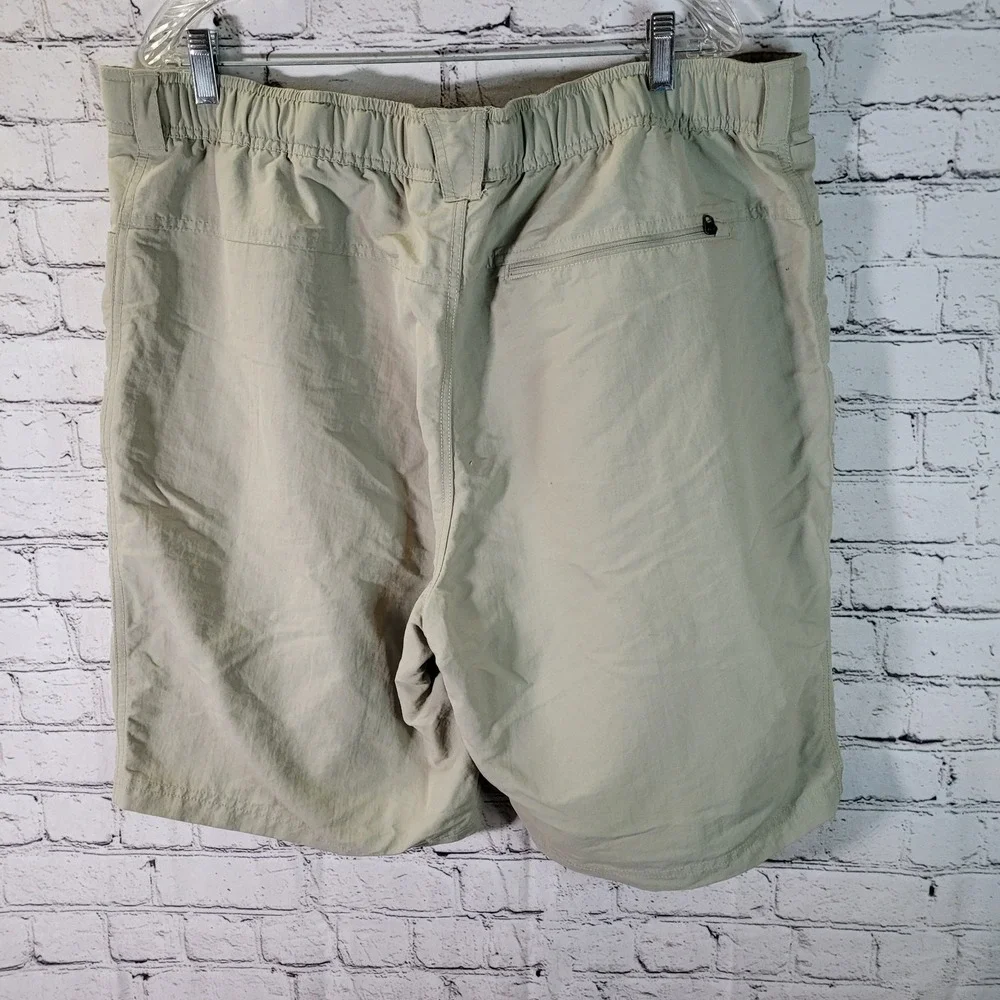 The North Face Cargo Shorts Men's XXL Beige‎ 100% Nylon Zipped Pockets